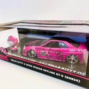 Hello Kitty 2002 Nissan Skyline GT-R